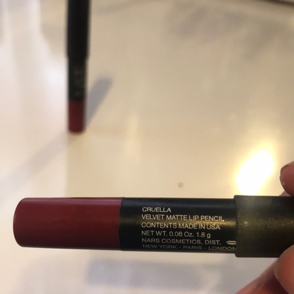 NARS Cruella Velvet Matte Lip Pencil - Picture 3 of 4